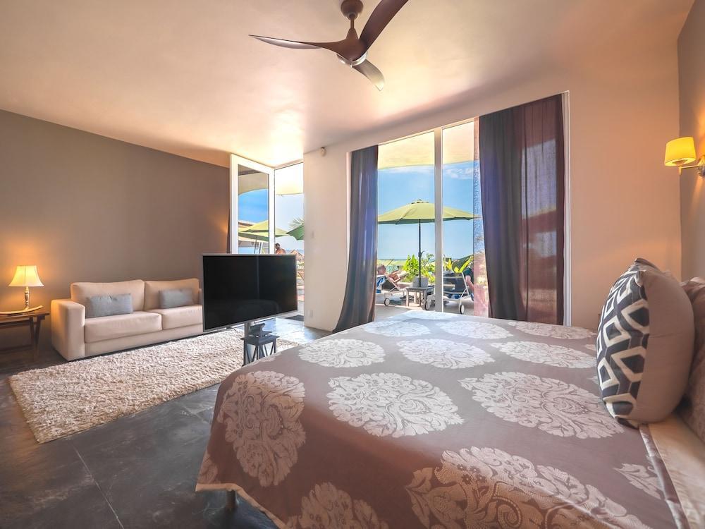 Hotel At Sapphire Ocean Club 3*