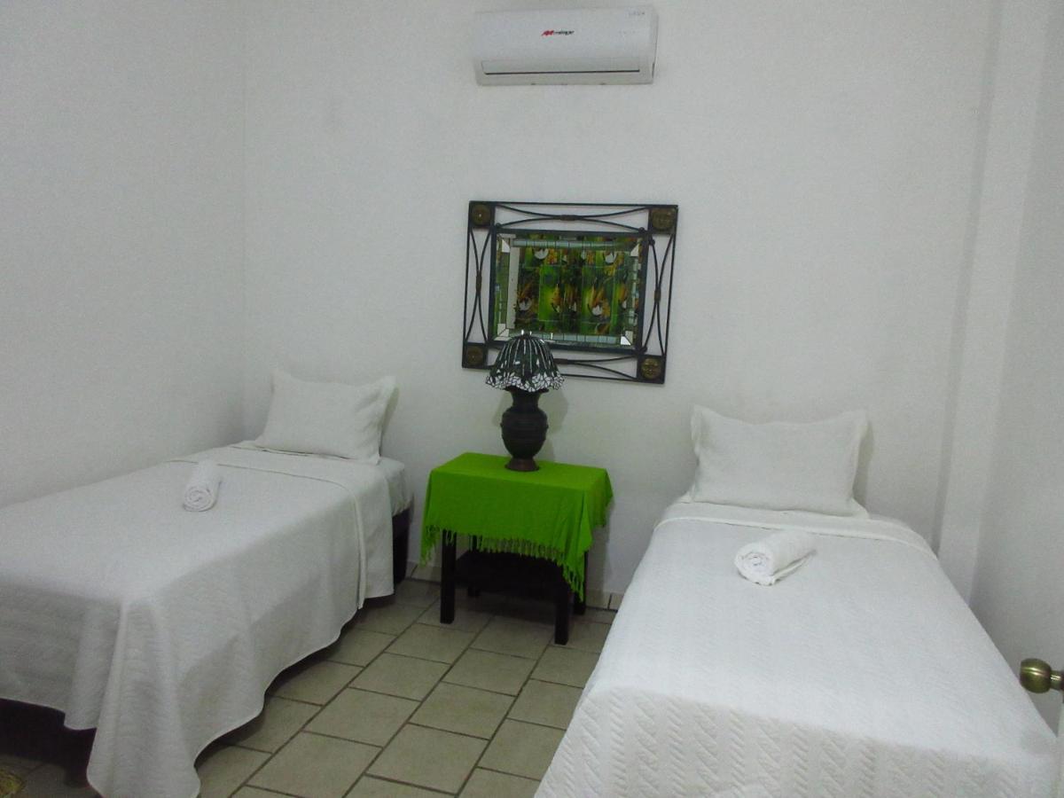 Alexandross Hostel *