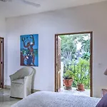 Mid-Century Modern Condo With Patio And Ocean Views!