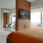 Modern 1 Bedroom