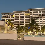 Vive Vallarta Frente Al Mar Y Con Acceso A Playa!!