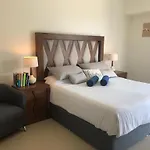 Deluxe Marina View Apartment