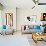 New Versalles Unit With Rooftop Pool