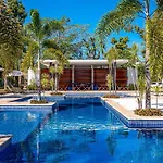 Luxury New Condo In Paradise Centrally Located