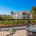 Luxury New Condo In Paradise Centrally Located