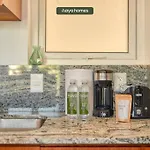 Equipped 2Br Condo In Versalles - Pool - King Bed