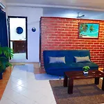 Queen Grandiahouse