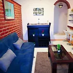Queen Grandiahouse