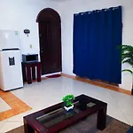Queen Grandiahouse