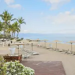 1Bedroom Suite - 1 Block Away To Icon Beach
