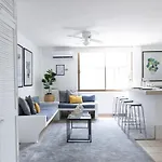 1 Bedroom Suite Unit B - One Block Away From The Beach