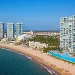 1Bedroom Suite - 1 Block Away To Icon Beach
