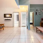 Cozy Apartment Near Versalles