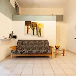 Cozy Apartment Near Versalles