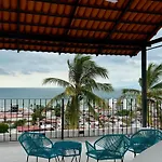Casa Ecuador, Gorgeous Ocean Views!