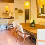 Cozy Apartments Tropical Oasis Close To Beach And Shops