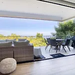 Upscale 2 Bedroom Ocean-View Backdrop And Private Bbq