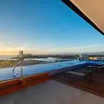 Zoho Skies Loft Rooftop Infinity Pool & Lounge
