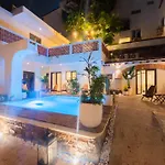 Casa Victoria Malecon - Adults Only