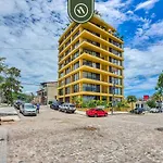 Brand New 1Br Apt Right Next To City Center - Pool