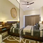 Oasis Luxury Penthouse 3 Bed Condo With Views, Pools
