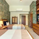 Oasis Luxury Penthouse 3 Bed Condo With Views, Pools