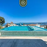 Mountain Retreat - 2 Bedroom Condo - Oceanview Pool