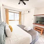 Modern Condo Suite - Near The Beach