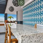1Br Condo With Private Balcony - Hotel Zone