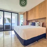 Oceanfront 2 Bedroom Condo With Beachclub - Pools - Ocean