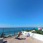 Luxo Studio Facing The Sea