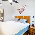 Pavilion Condo - 2 Pools, 2 Hot Tubs, Gym, Bbq