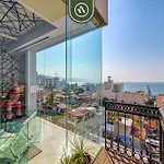 Luxury Corner Unit With Breataking Ocean Views