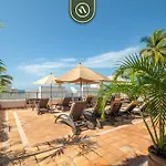 Amazing 2 Bedroom Condo - Private Terrace - Pool