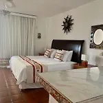 Beautiful Jr Suite In The Heart Of Puerto Vallarta Half A Block From The Beach