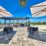Stilysh 2 Bedroom Condo In Versalles - Rooftop Pool