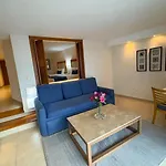 Oceanfront: Views & Amenities!