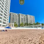 New Oceanfront 1 Bedroom Condo - Gym - Beach - Pool