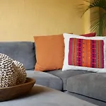 Beautiful Local Apartment With Ocean View & Rooftop Terrace