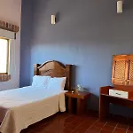 Beautiful Local Apartment With Ocean View & Rooftop Terrace