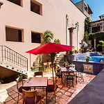 Garlands Del Rio Riverside Boutique Hotel