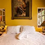 Garlands Del Rio Riverside Boutique Hotel