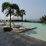 Arena Blanca Condo