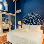 Garlands Del Rio Riverside Boutique Hotel