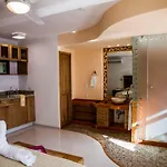 Hotel Andales On The Bay Suites
