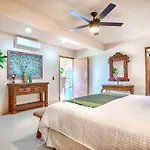 Vista Corona Luxury Condominiums