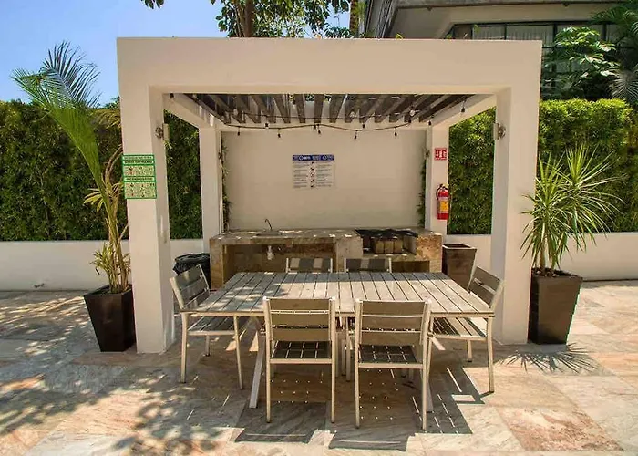 2 Bd Loft In Versalles, Walk To The Beach!