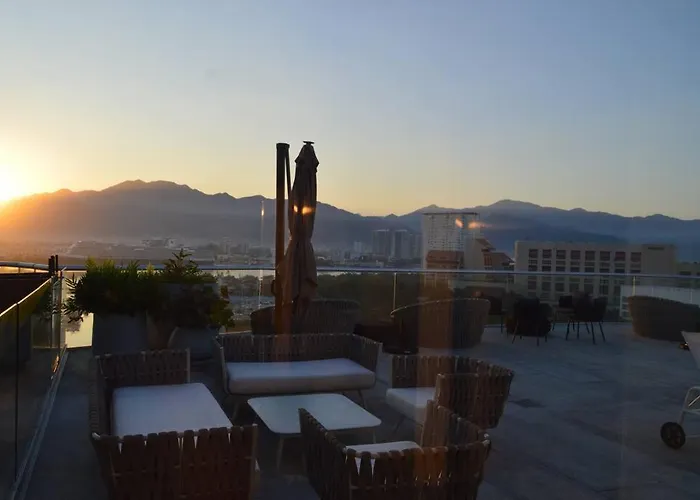 Luxury Condo On The Marina