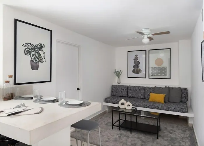 1Bedroom Suite - 1 Block Away To Icon Beach