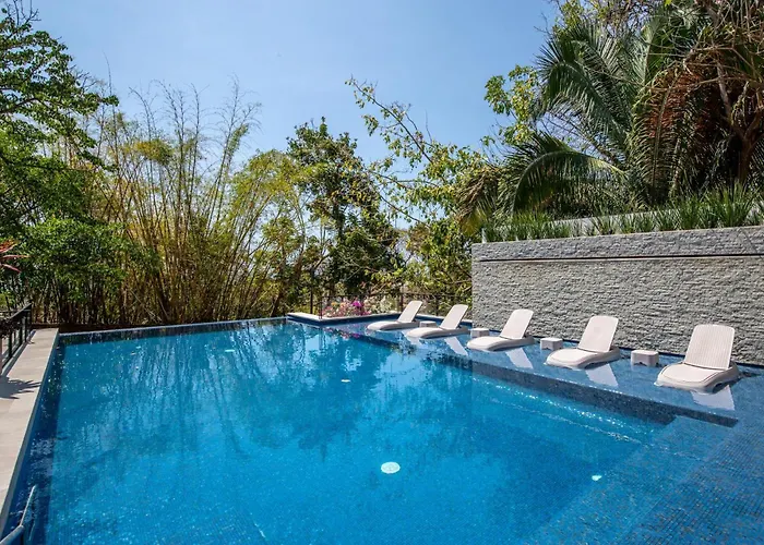 Upscale 2 Bedroom Ocean-View Backdrop And Private Bbq